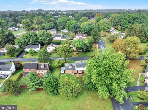 1918 Northbrook Dr, Lancaster PA 17601-4916 exterior