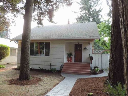 955 18 St, Salem OR  97301-2271 exterior