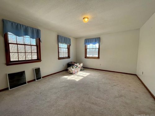 254 Jobs Hl Rd, Ellington CT 06029-2209 exterior