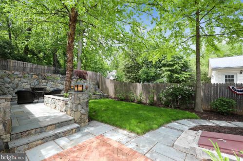 7426 Piney Branch Rd, Silver Spring MD 20901-4352 exterior