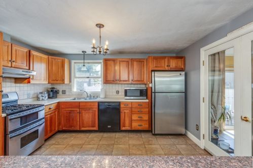 6 Hobart St, Concord, NH 03303-1911