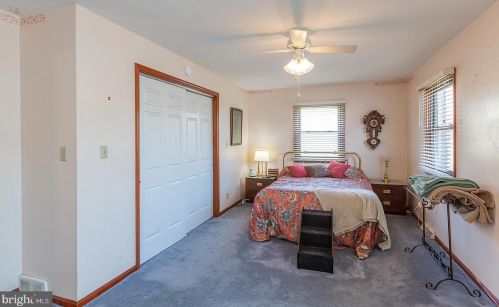 140 Longfellow Dr, Lancaster PA 17602-4048 exterior