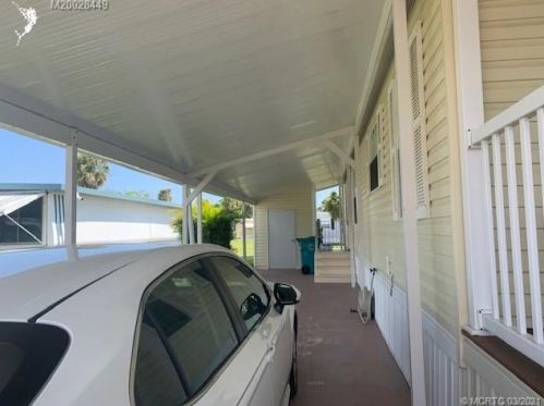 8702 Crown Dr, Boynton Beach FL 33436-7507 exterior