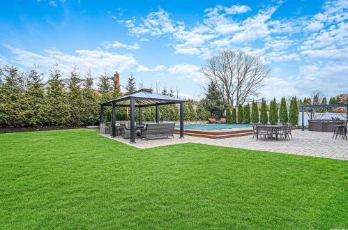 21 Byron Rd, Commack NY 11725-1328 exterior