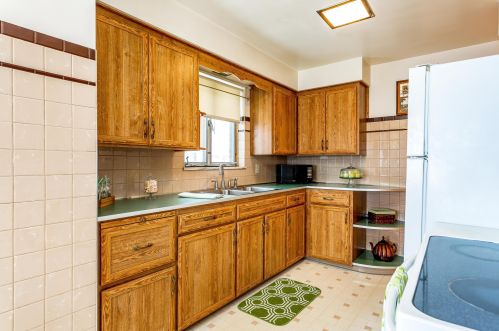 2186 Chesterland Ave, Cleveland OH 44107-6145 exterior