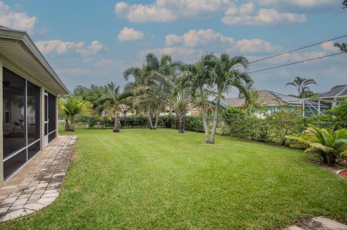 2041 Beekman St, Fort Pierce FL 34953-1728 exterior