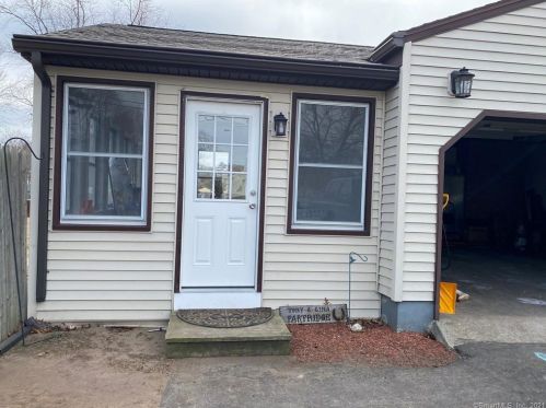 43 Raffia Rd, Enfield CT 06082-5159 exterior