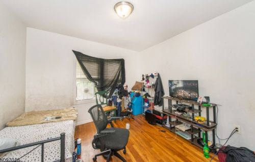 5 Joyce St, Town Center NJ 07052-5221 exterior