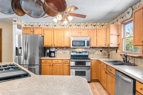 19 John St, Enfield CT 06082-3706 exterior