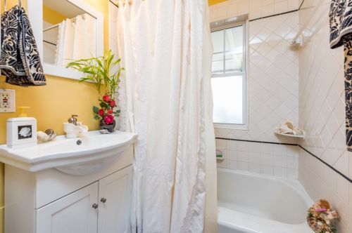 2440 Lewis Ave, Waukegan IL 60087-3056 exterior