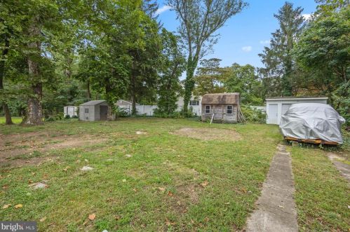 5 Fogarty Dr, Trenton NJ 08619-4320 exterior