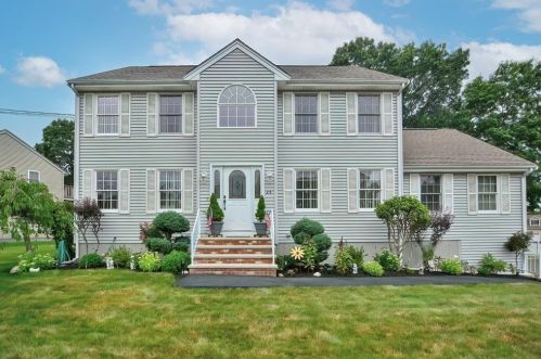 25 Ashleigh Ter, Taunton, MA 02780-7722