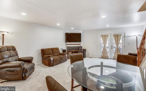 8209 Roxbury Dr, Alexandria VA 22309-3728 exterior