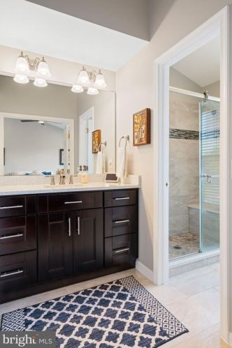 6005 Kestner Cir, Alexandria VA  22315-4834 exterior