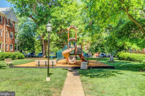 6608 Boulevard Vw, Alexandria VA  22307-6648 exterior