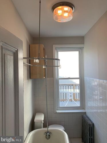 405 Fairmount Ave, Philadelphia PA 19123-2809 exterior