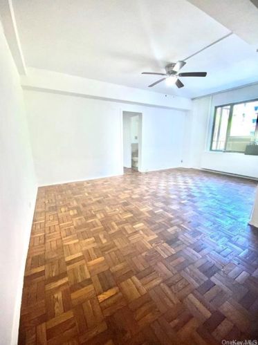 1410 Metropolitan Ave, Bronx, NY 10462-7402