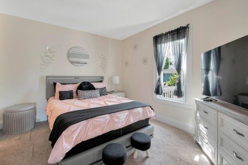 316 Monroe St, New Britain CT 06052-1628 exterior