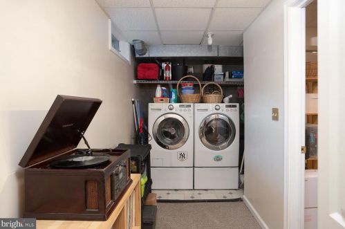 29 Stafford Ct, Trenton NJ 08690-3318 exterior