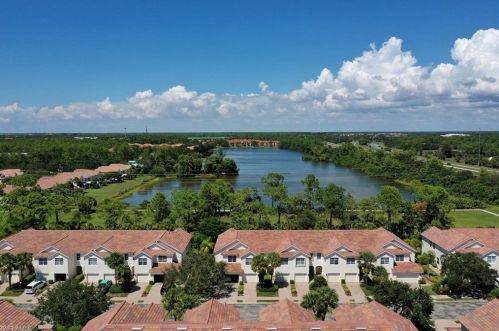 816 Hampton Cir, Naples FL 34105-4825 exterior