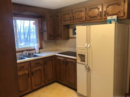 20 Elan St, Enfield CT 06082-5504 exterior