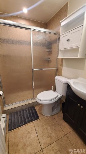 32 Woodedge Ave, Edison NJ exterior