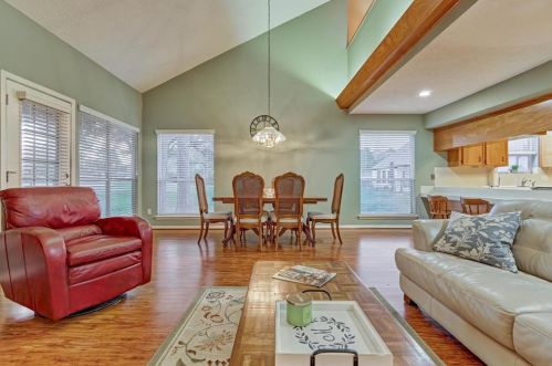 102 Golfview Dr, Montgomery TX 77356-8804 exterior