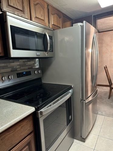 2011 Thornberry Dr, Pittsburgh PA 15235-5062 exterior