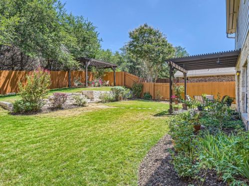 4333 Cyn Gln Cir, Austin TX 78732-2185 exterior