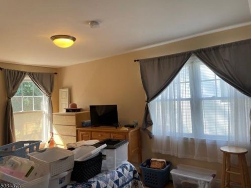 27 Elmwood Dr, Livingston NJ  07039-2204 exterior