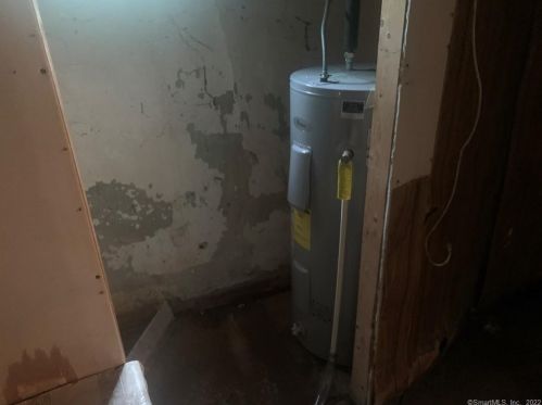 95 Aetna Ave, Torrington CT 06790-4425 exterior