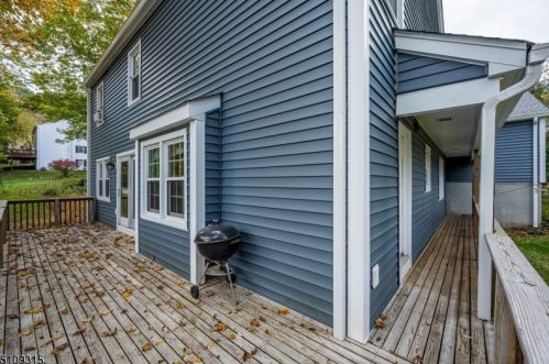 25 Sandpiper Dr, Hackettstown, NJ 07840-3037