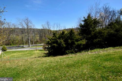 795 Abbottstown Pike, Hanover PA 17331-8235 exterior