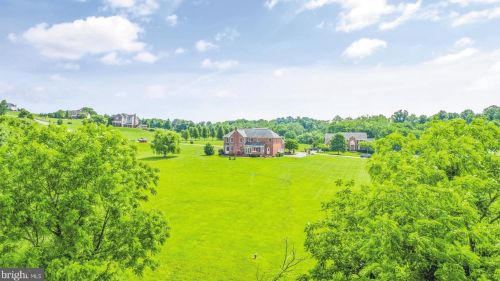 17675 Tobermory Pl, Leesburg VA 20175-7053 exterior