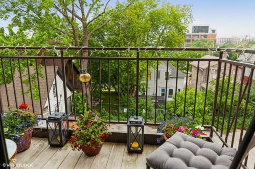 1812 Lafayette Pl, Milwaukee WI  53202-1188 exterior