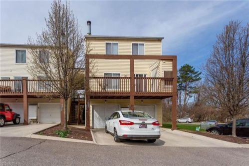 22257 River Walk Rd, Cleveland, OH 44116-3085