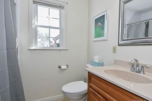 103 White St, Manchester CT 06042-3127 exterior