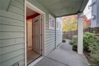 11729 16 Ave, Seattle WA  98125-5175 exterior
