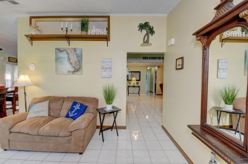 1367 Granville Ave, Fort Pierce, FL 34953-2202