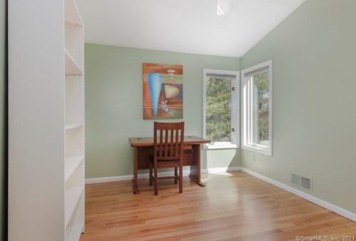 2 Deepwood Dr, Farmington CT 06032-1147 exterior