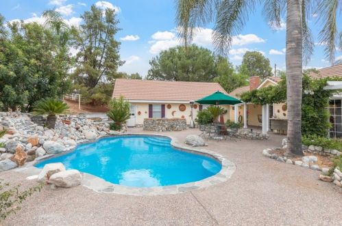 38325 De Portola Rd, Temecula CA 92592-8984 exterior