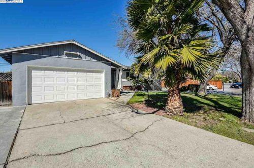 421 Abbott Ave, Milpitas, CA 95035-4201