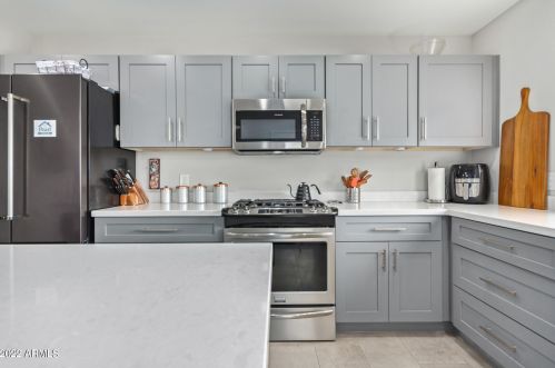 6720 11th St, Phoenix AZ  85014-1028 exterior