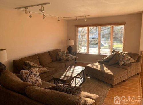 36 Mitchell Ave, Piscataway, NJ 08854-5566