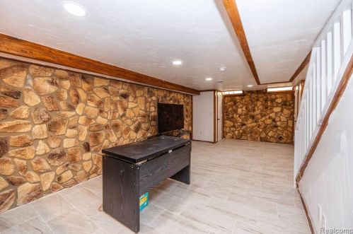 425 Rosemary St, Dearborn Heights MI  48127-3681 exterior