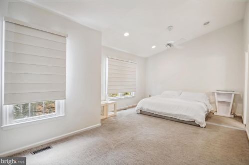 6036 Loganwood Dr, Rockville MD 20852-3459 exterior