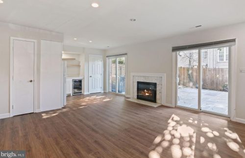 1454 Mclean Mews Ct, Mc Lean VA  22101-3824 exterior