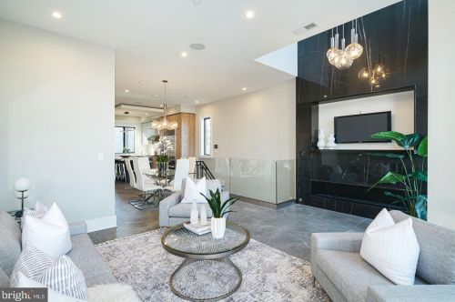 722 Broad St, Philadelphia PA 19146-3119 exterior