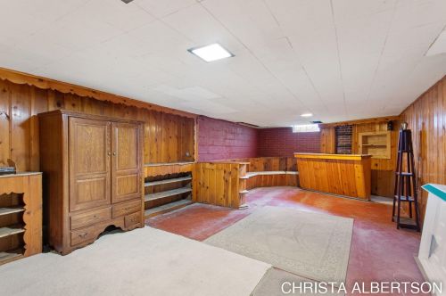 1051 Short St, Grand Rapids MI 49503-1944 exterior