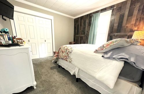 975 Evanston Ave, Meskegon MI  49442-4062 exterior